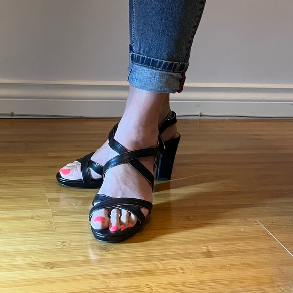 Naturalizer strappy heels - Picture 3 of 4